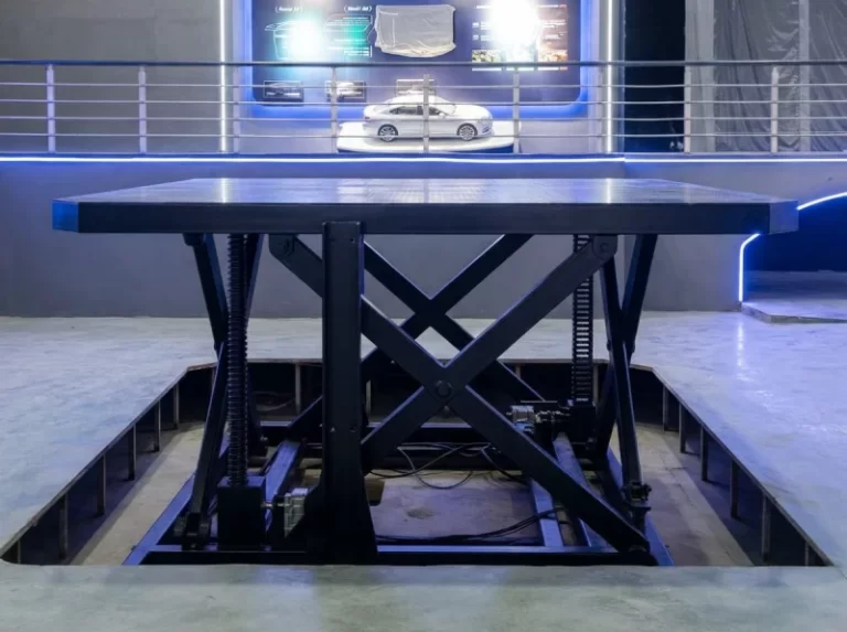 Rigid Chain Lifting Stage for Humanoid Robot Performance